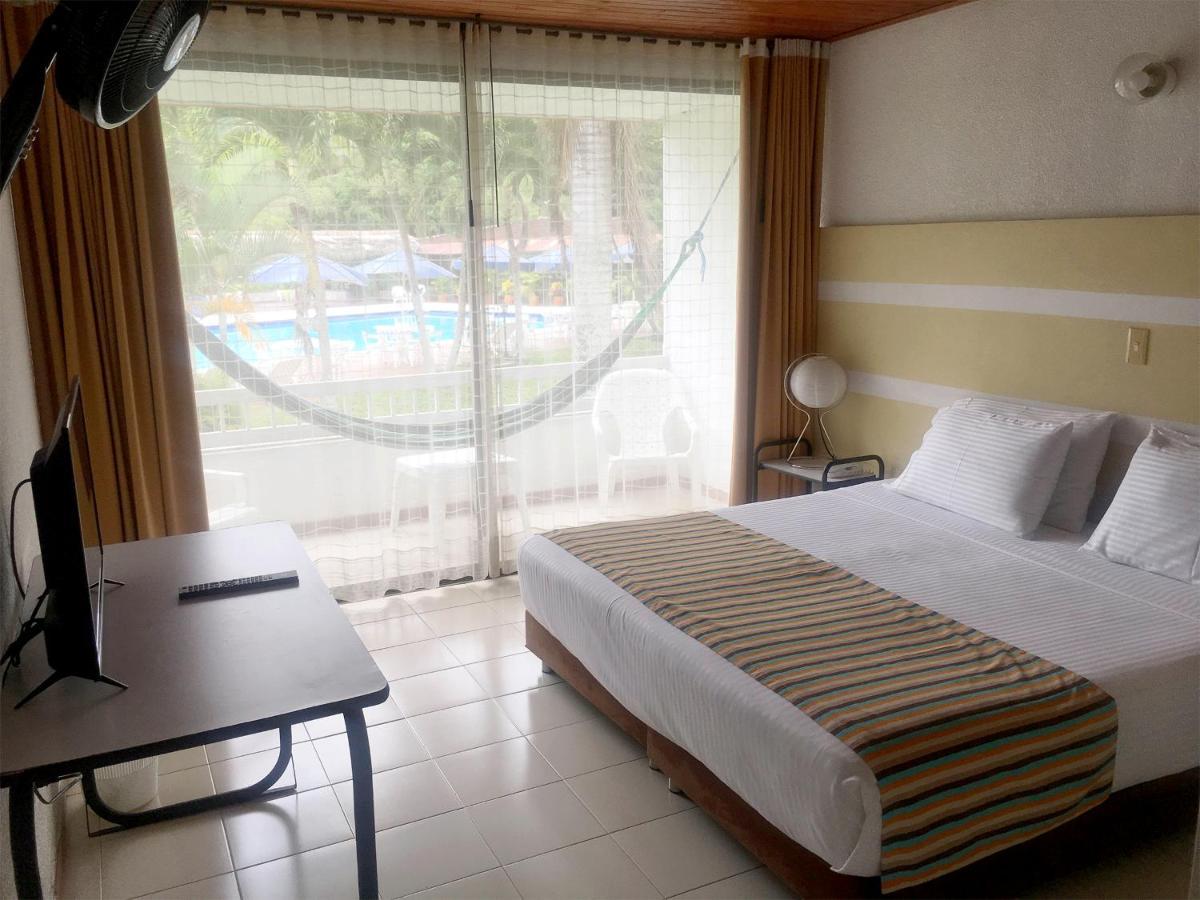 Hotel Hacienda El Diamante Вилета Екстериор снимка