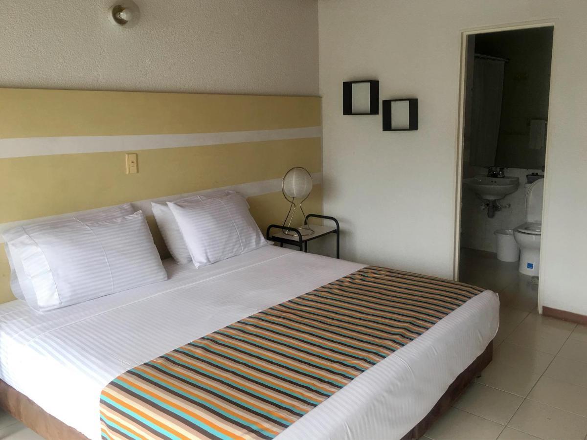 Hotel Hacienda El Diamante Вилета Екстериор снимка