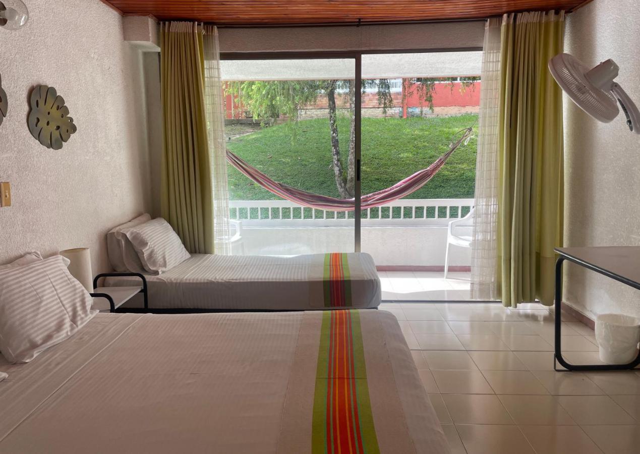 Hotel Hacienda El Diamante Вилета Екстериор снимка