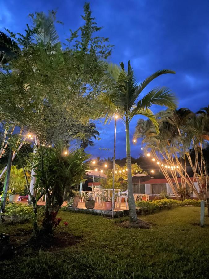 Hotel Hacienda El Diamante Вилета Екстериор снимка