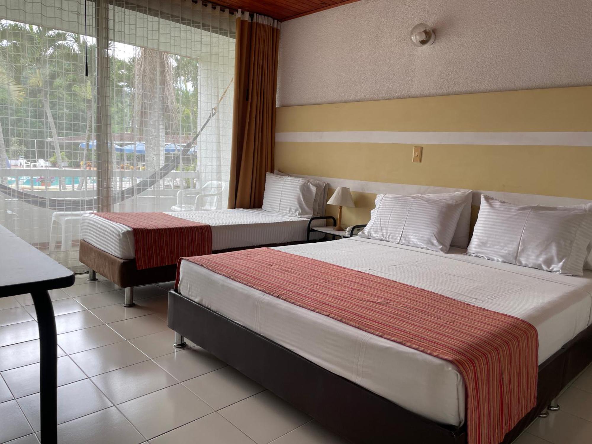 Hotel Hacienda El Diamante Вилета Екстериор снимка