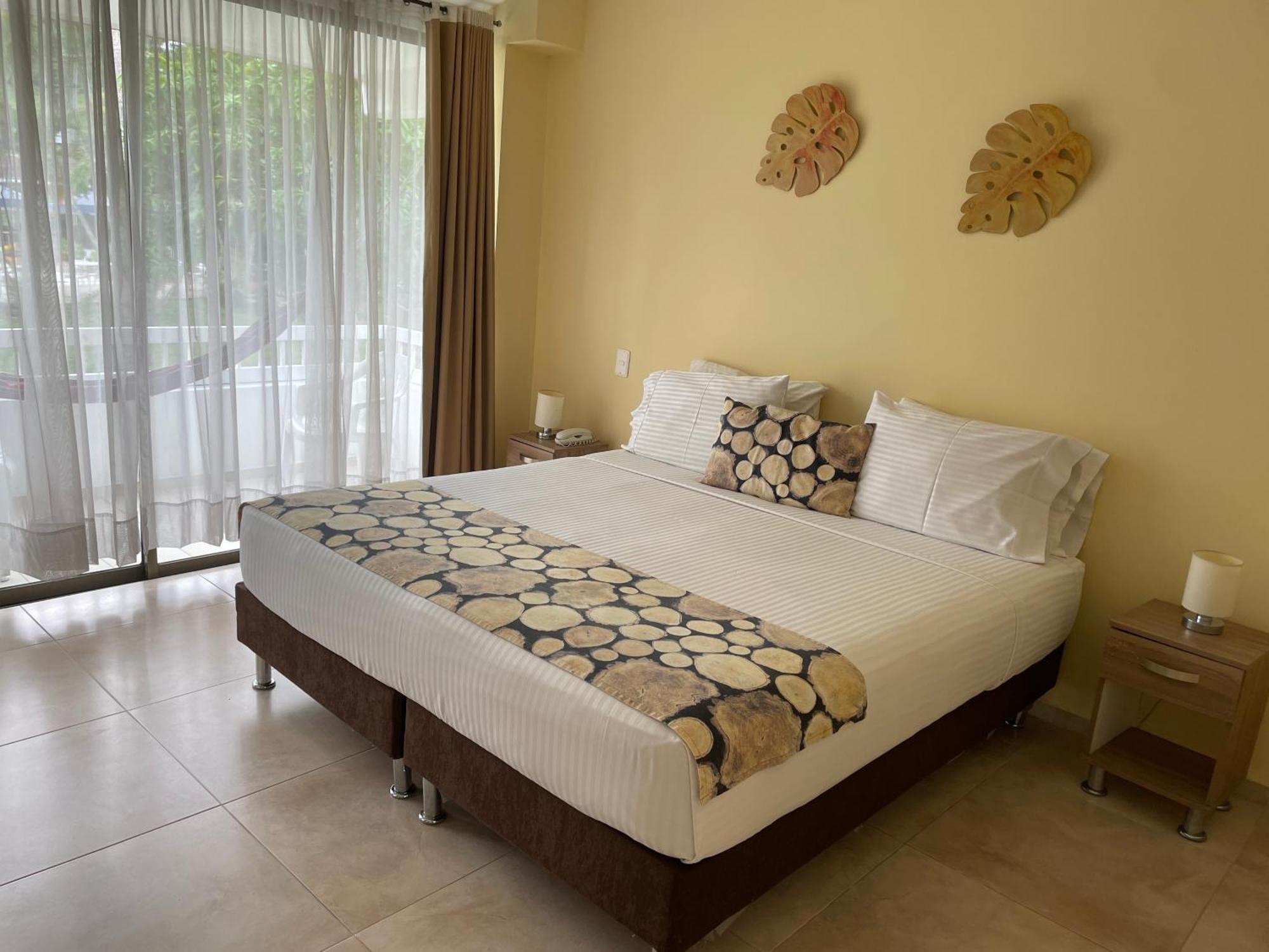 Hotel Hacienda El Diamante Вилета Екстериор снимка