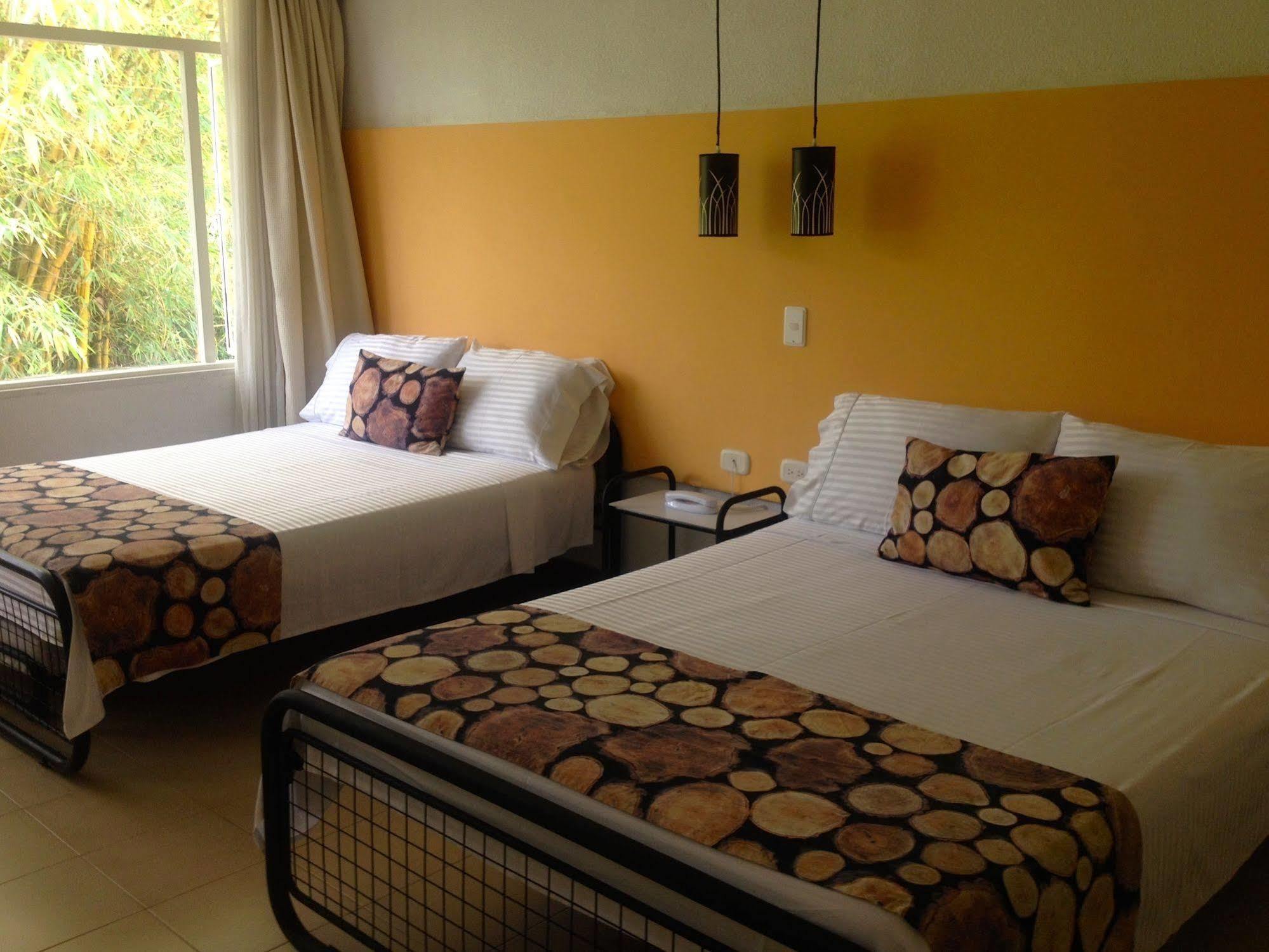 Hotel Hacienda El Diamante Вилета Екстериор снимка