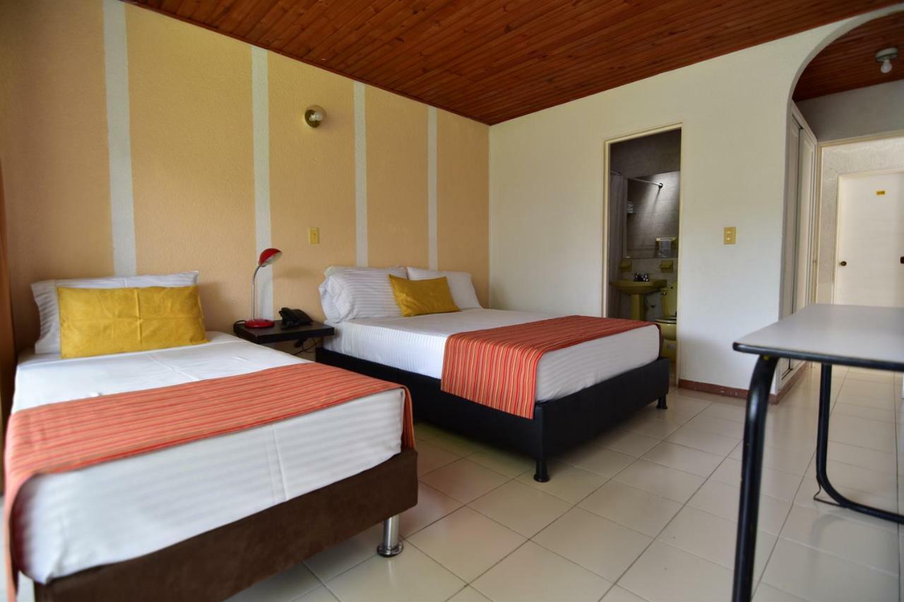 Hotel Hacienda El Diamante Вилета Екстериор снимка